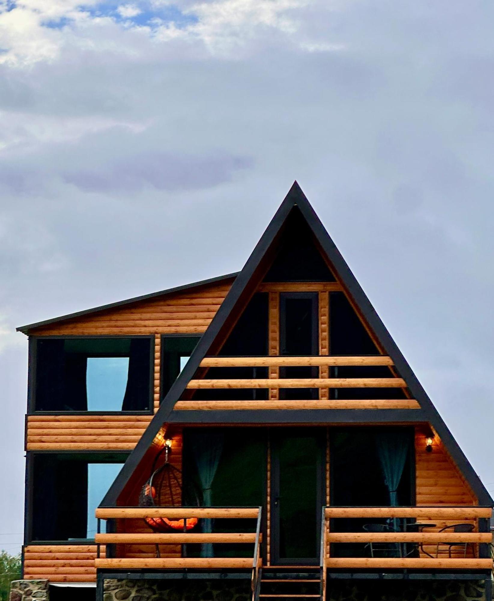 Kazbegi Inn Cottages Exterior photo