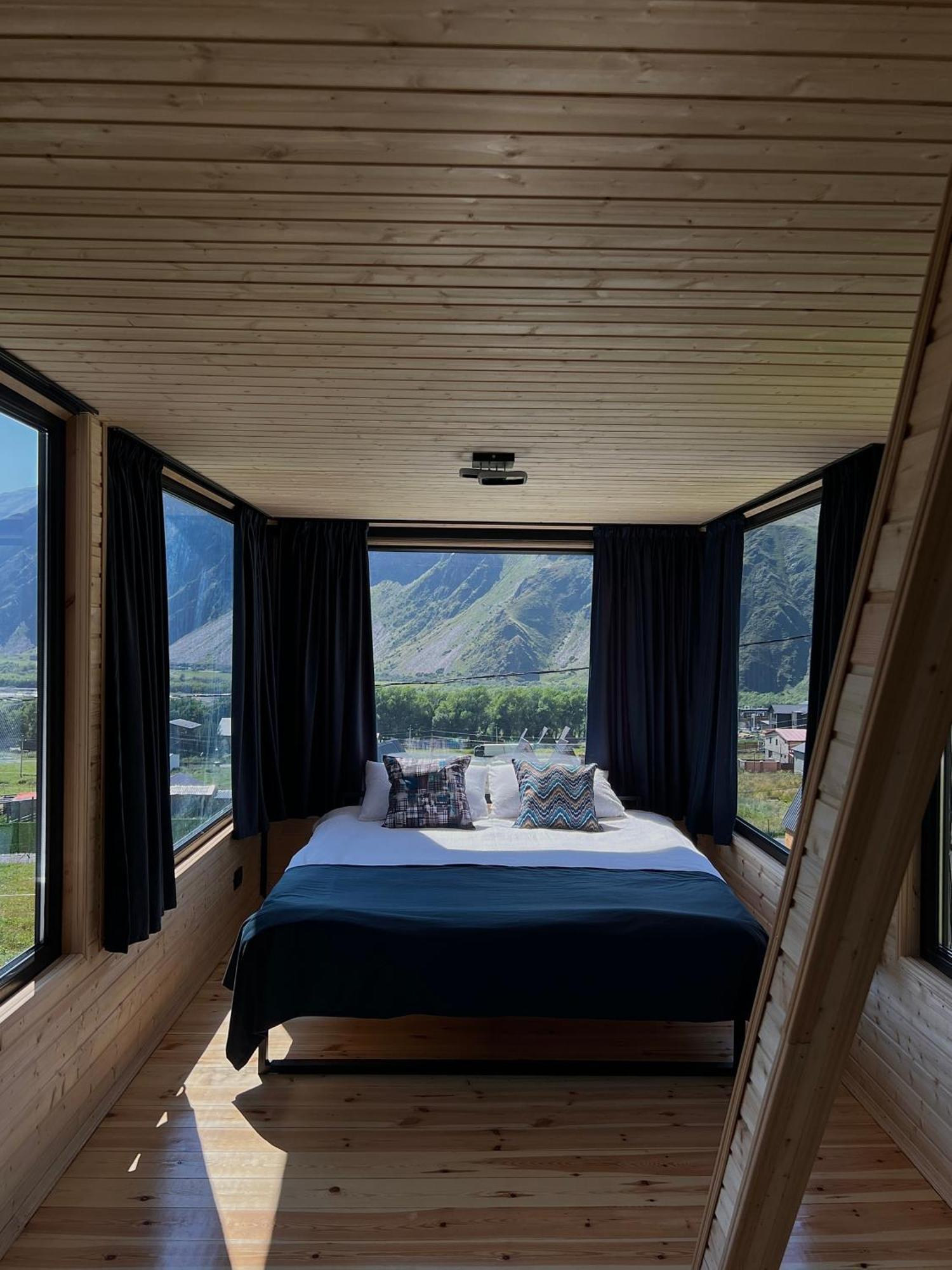 Kazbegi Inn Cottages Exterior photo