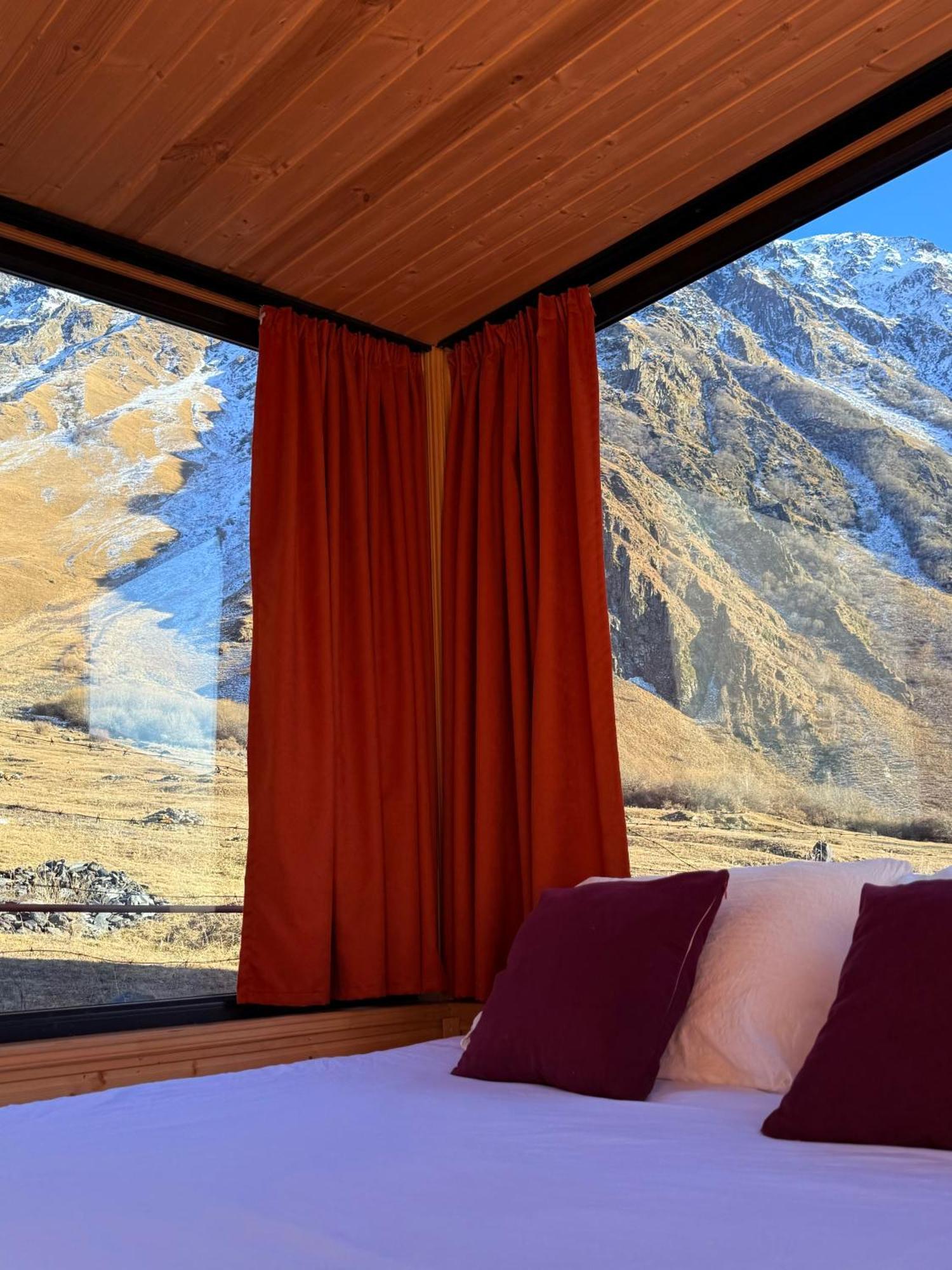 Kazbegi Inn Cottages Exterior photo